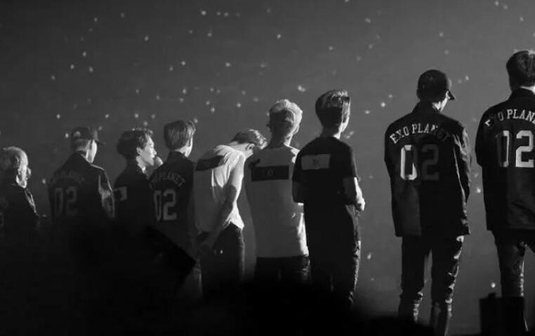 对偶像不离不弃的句子文案