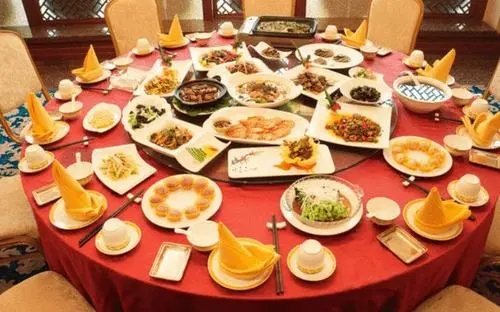 超市员工辛苦聚餐的语句文案