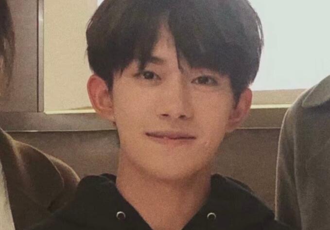 朋友圈怎么评论别人帅