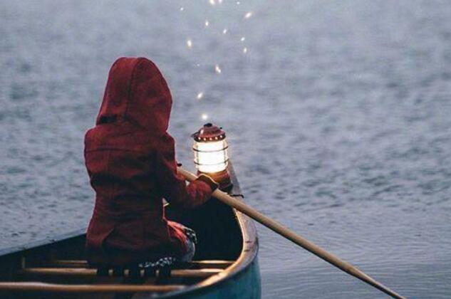 深夜孤独思念感伤句子文案