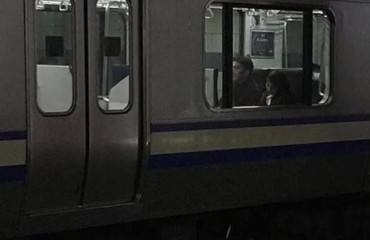 熬夜说说文案发朋友圈配图