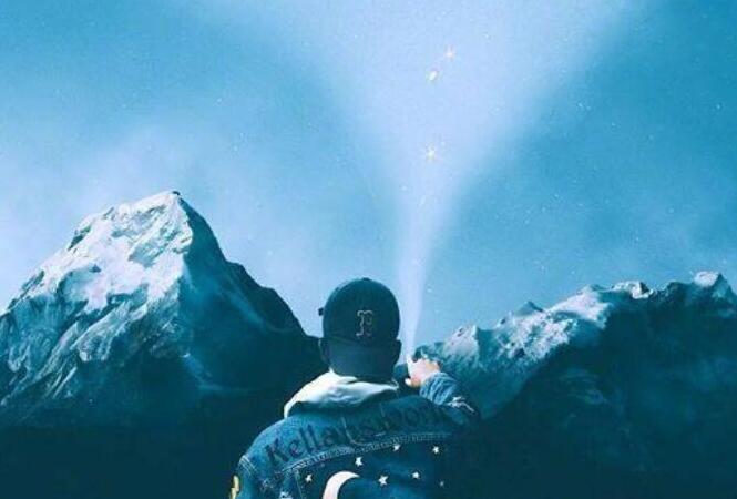 用微笑假装坚强的说说文案