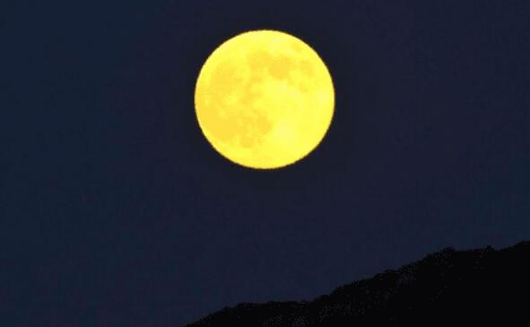 古诗词中关于月的连续两句