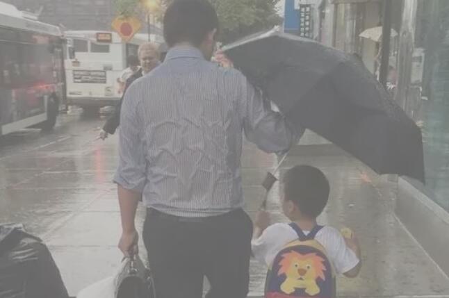 表示感动的动作描写的句子文案