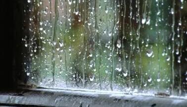 雨天相聚吃饭唯美句子文案