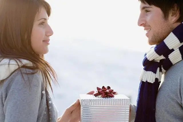 老公送礼物的感动说说文案