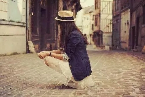 自己把自己弄伤了说说文案