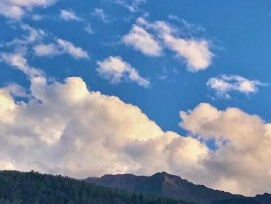 关于云的爱情唯美句子文案