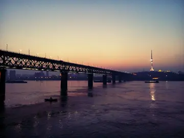 描写夜晚江风的句子文案