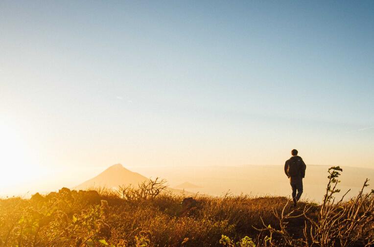 深夜一个人偷偷哭说说文案