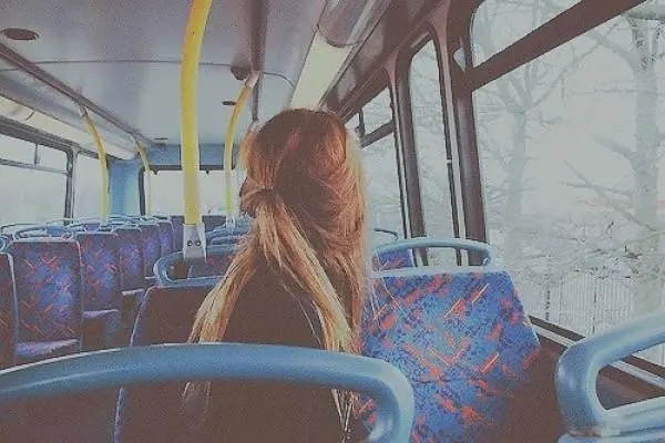 一个人坐车的短句心情