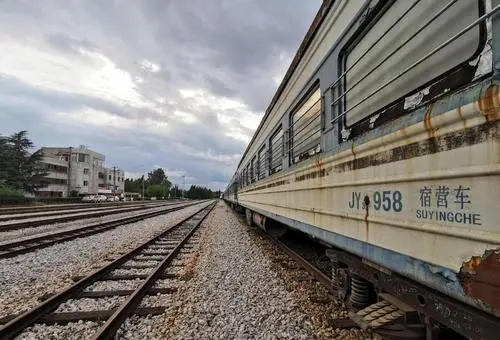 坐火车离开的心情说说文案