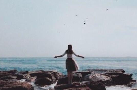 形容一个人说话有内涵的句子文案