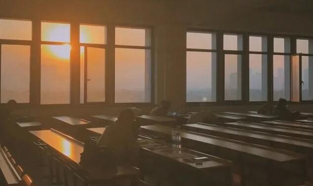 大学毕业鼓励加油的句子文案