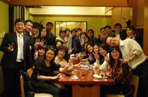 超市员工辛苦聚餐的语句文案