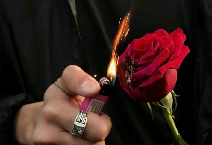 分手了应该发什么样的朋友圈