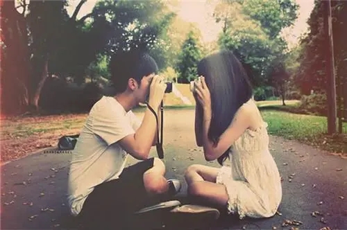 暖心爱情的句子文案八字