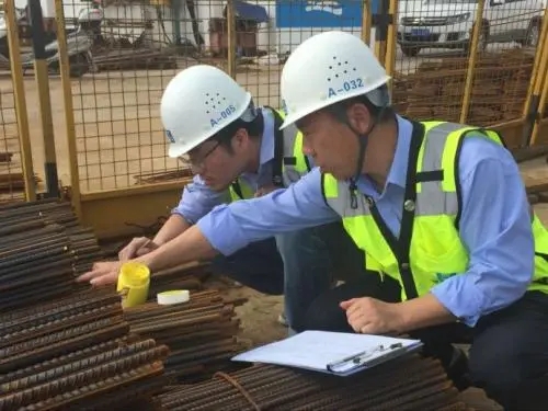 工地施工辛苦的诗句文案