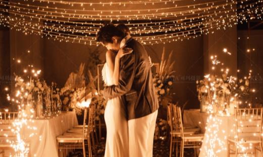 和心爱的人一起看烟花的句子文案