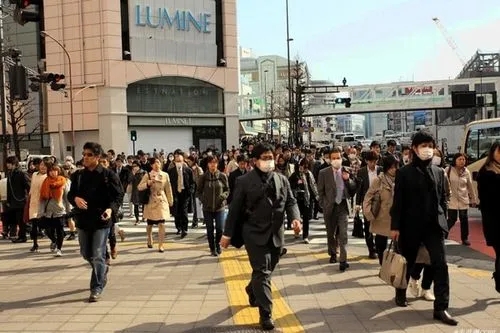 形容人多的四字词