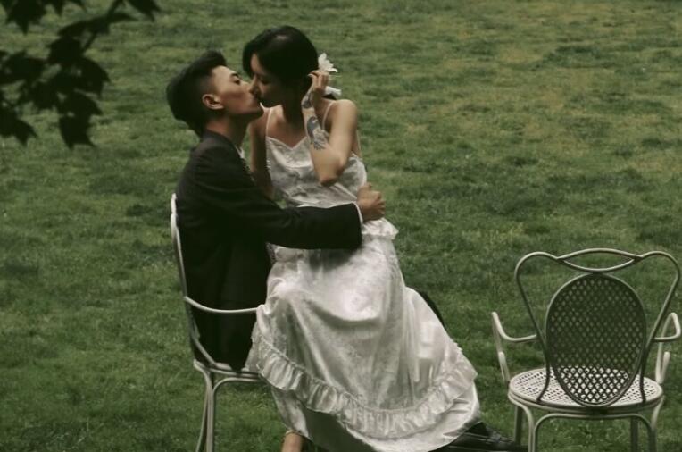 十字浪漫爱情句子文案短句