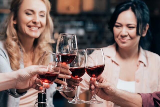 女人喝酒霸气幽默的句子文案