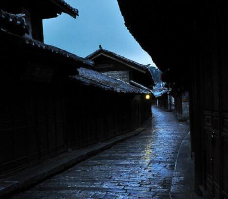 描写古巷沧桑唯美句子文案