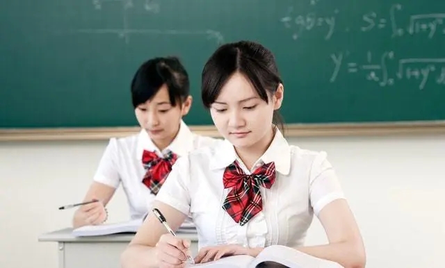 修辞手法的句子文案100字左右