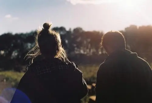 早上发给朋友暧昧的句子文案