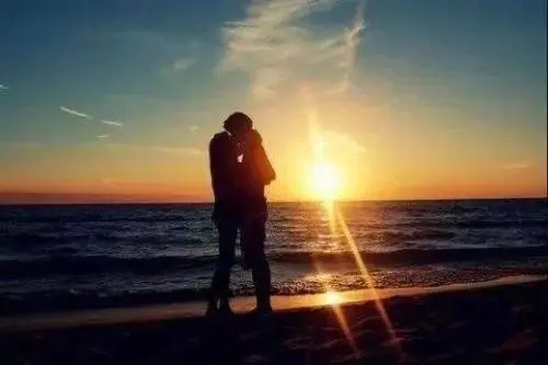 男人偷偷的流泪的句子文案