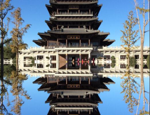 建筑在水中倒影的诗句文案