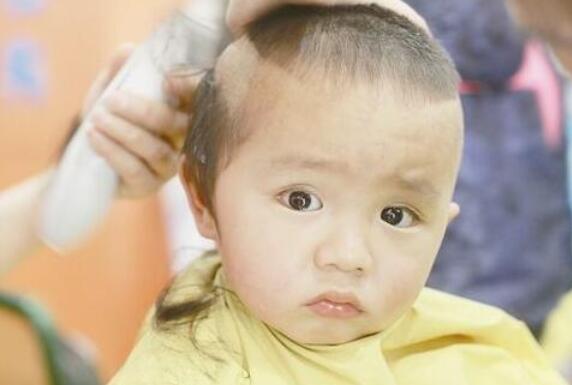 给女儿剪头发的句子文案