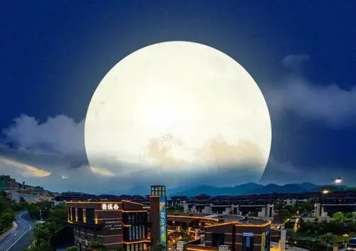 关于晚上月亮怎么发朋友圈