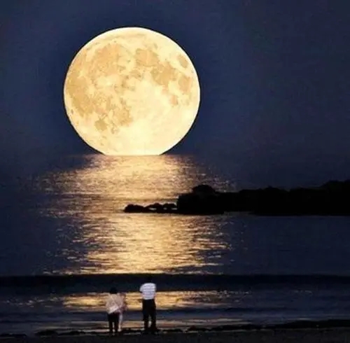 用一句话形容月亮很美