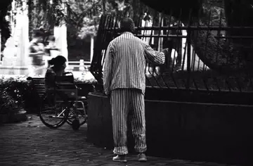 用神态描写疼痛难忍的句子文案