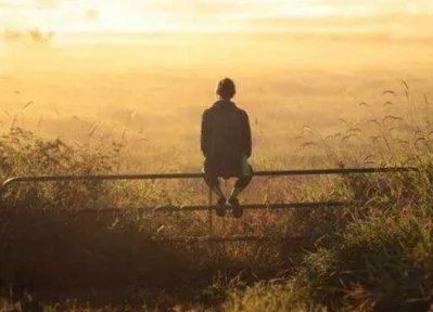 形容一个人假惺惺的说说文案