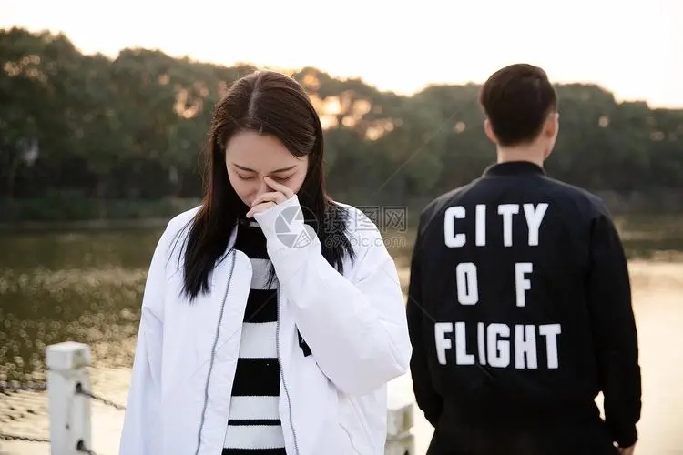 英文表达分手后心痛的句子文案