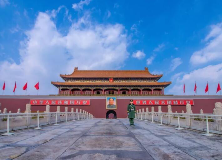 小学生爱国诗句文案