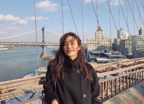 晒自己新发型的朋友圈