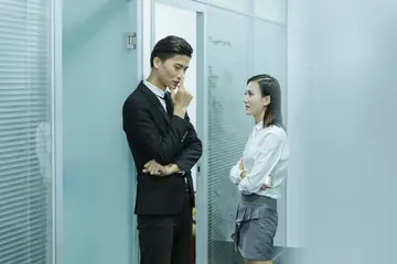 形容同事不和谐的句子文案