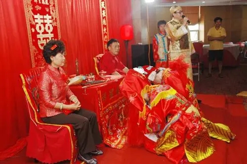 拜堂仪式主持词