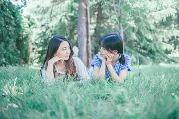 下雨和闺蜜约起来的句子文案