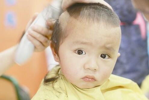 女孩子剪短发妈妈的说说文案