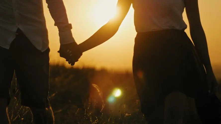 6字情侣短句一左一右