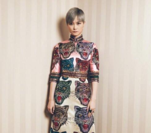 一句话赞美穿旗袍女人