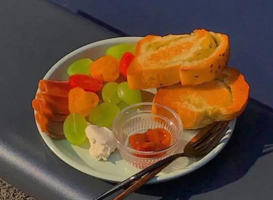 朋友圈晒零食的句子文案