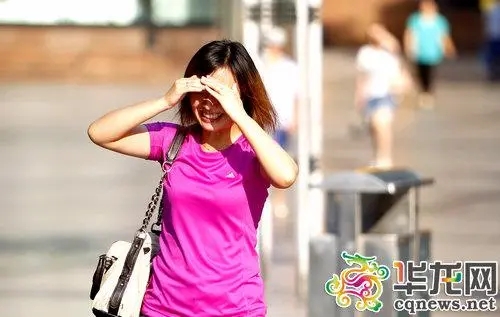 今天天气真热仿写句子文案