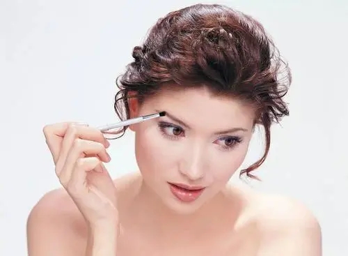 激励女人做眉毛的句子文案