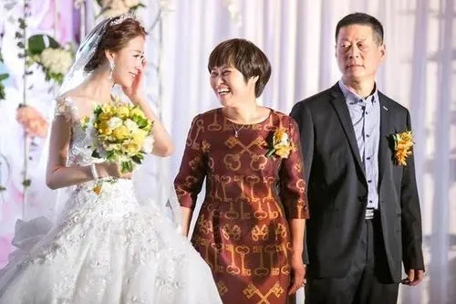 母亲简单婚礼讲话大方