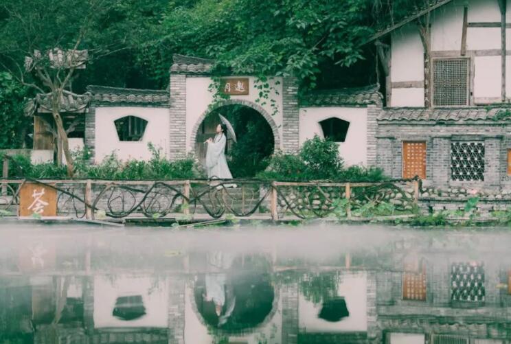 适合下雨天发的诗句文案